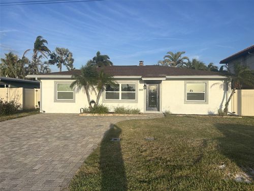 717 Sunset Cv, MADEIRA BEACH, FL, 33708-2384 | Card Image