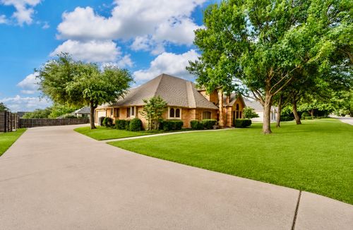 413 Lincoln Oaks Dr, Burleson, TX, 76028-4055 | Card Image