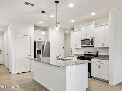 9871 N Solstice Ave, Tucson, AZ, 85743-0096 | Card Image