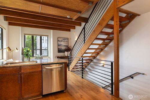 1521 N 80th St, Seattle, WA, 98103-4422 | Card Image