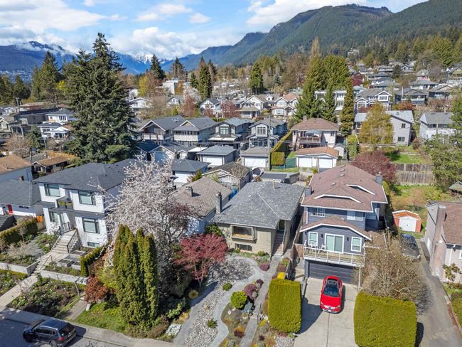 228 W 27 Th Street, House other with 5 bedrooms, 2 bathrooms and 1 parking in North Vancouver BC | Image 39