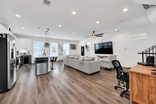 f-2056 Johanna Dr, Houston, TX, 77055-1702 | Card Image