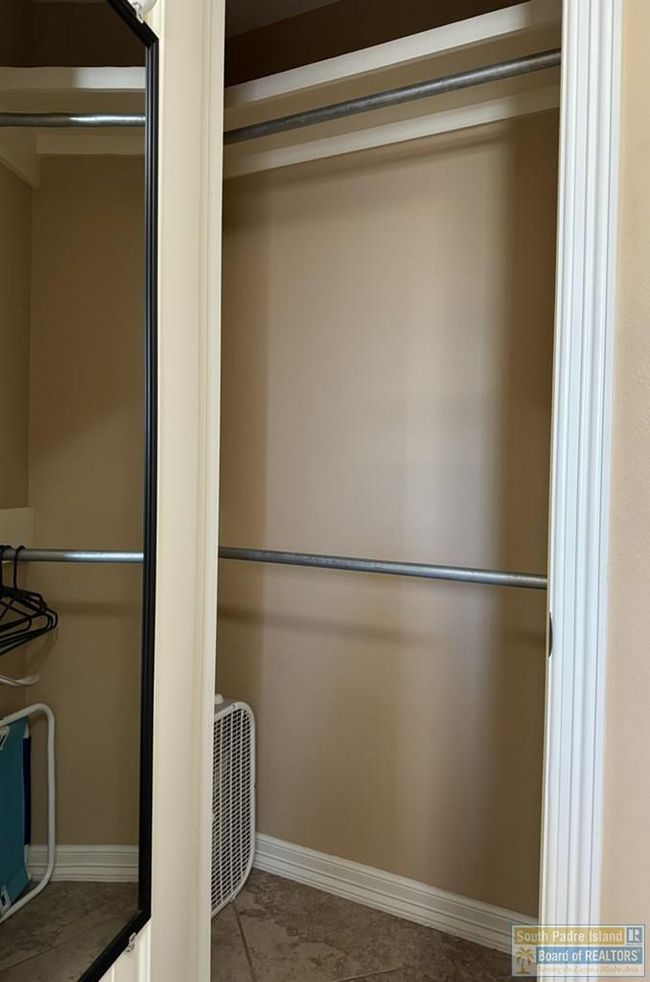 502 W Clam Cir, House other with 2 bedrooms, 3 bathrooms and null parking in Port Isabel TX | Image 37