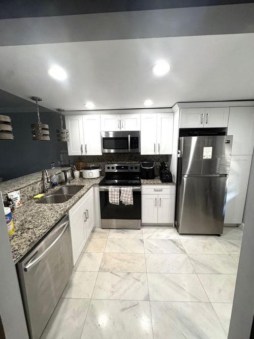 304-605 Oaks Dr, Pompano Beach, FL, 33069-3716 | Card Image