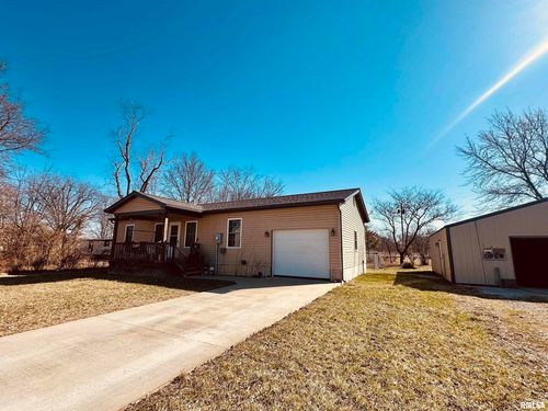 102 Laury St, Odin, IL, 62870-1079 | Card Image