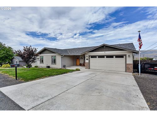 2325 E 16th St, The Dalles, OR, 97058-3975 | Card Image