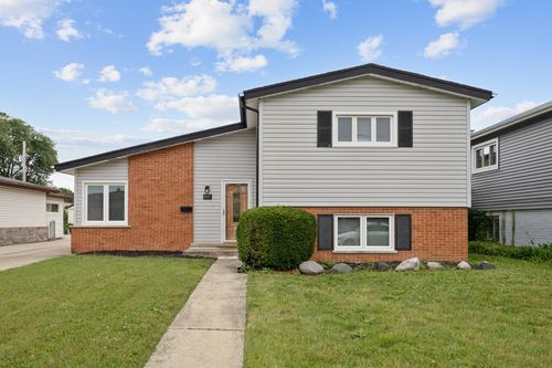 8147 Chester Ave, Niles, IL, 60714-2303 | Card Image