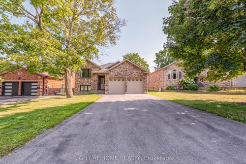 11 Ottaway Ave, Barrie, ON, L4M2W6 | Card Image