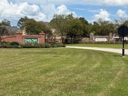 285 La Chenier Dr, Slidell, LA, 70461-2612 | Card Image