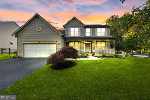 2 Stonehedge Dr, East Windsor, NJ, 08520-2825 | Card Image