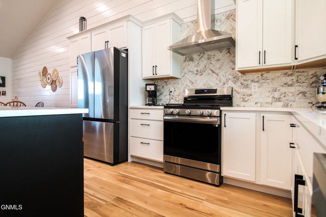 8127 Hawktree Dr, Townhouse with 3 bedrooms, 2 bathrooms and null parking in Bismarck ND | Image 7