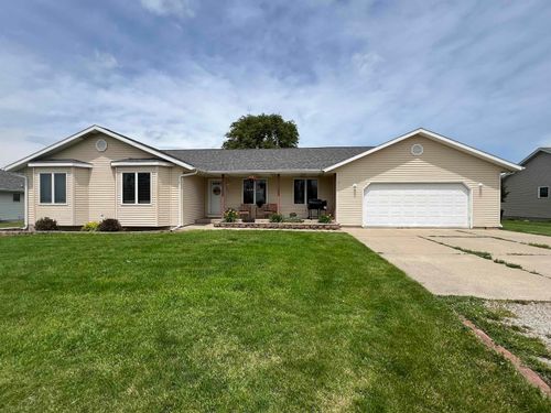 304 6th St E, Newhall, IA, 52315-9702 | Card Image