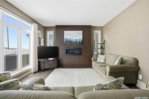 1532 Maple Hill Cres N, Regina, SK, S4X0E8 | Card Image