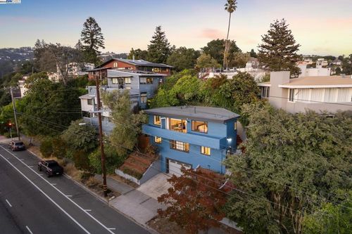 5936 Broadway, Oakland, CA, 94618-1527 | Card Image