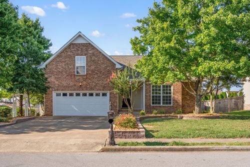 1025 Glenhurst Way, Clarksville, TN, 37040-5477 | Card Image