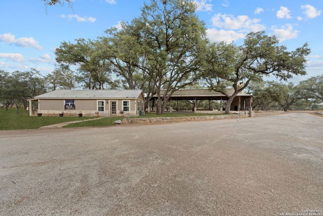 6005 W Ammann Rd, Home with 5 bedrooms, 5 bathrooms and null parking in Bulverde TX | Image 36