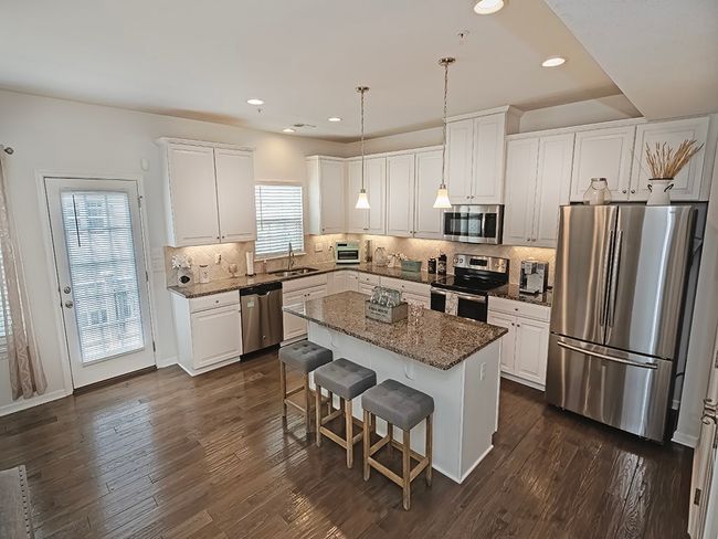 2003 Pointe View Dr, Townhouse with 3 bedrooms, 3 bathrooms and 2 parking in Mars PA | Image 7