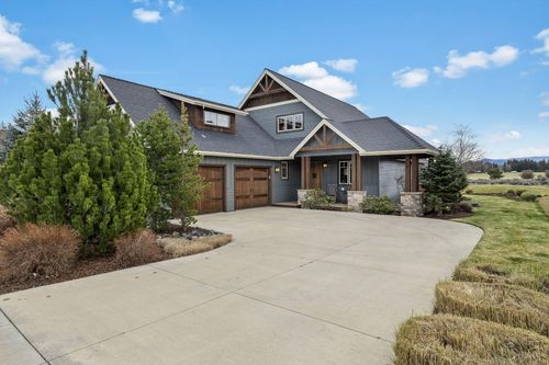481 W Hope Ave, Sisters, OR, 97759-2502 | Card Image