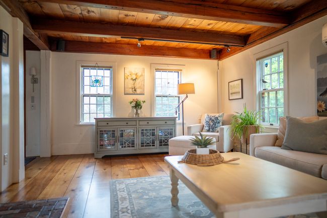 Living Room | Image 24