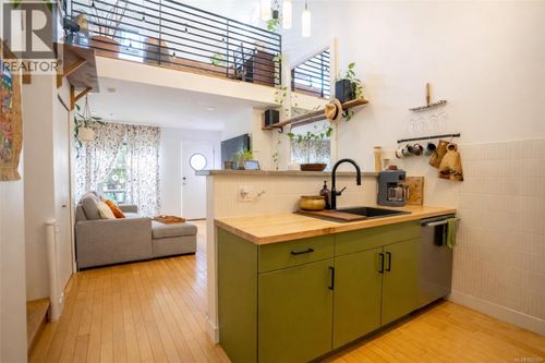 4-797 Tyee Road, Victoria, BC, V9A7R4 | Card Image