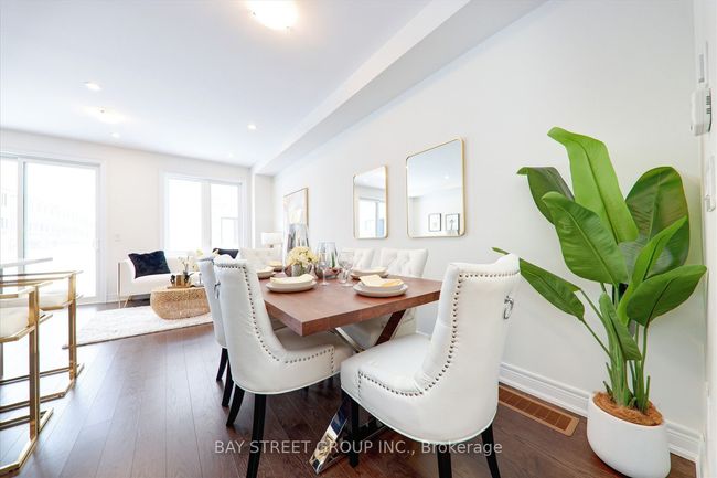 12 Schmeltzer Cres, House attached with 3 bedrooms, 3 bathrooms and 1 parking in Richmond Hill ON | Image 6