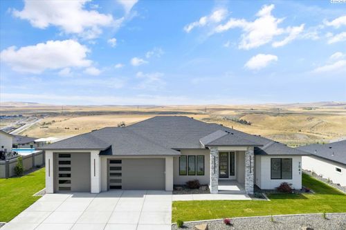 7541 W 22nd Pl, Kennewick, WA, 99338-5605 | Card Image