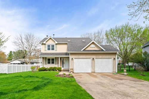 631 Louise Dr, Hinckley, IL, 60520-9398 | Card Image