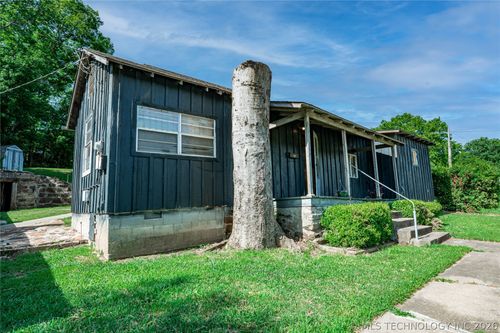 1020 W 1st St, Hominy, OK, 74035-2012 | Card Image