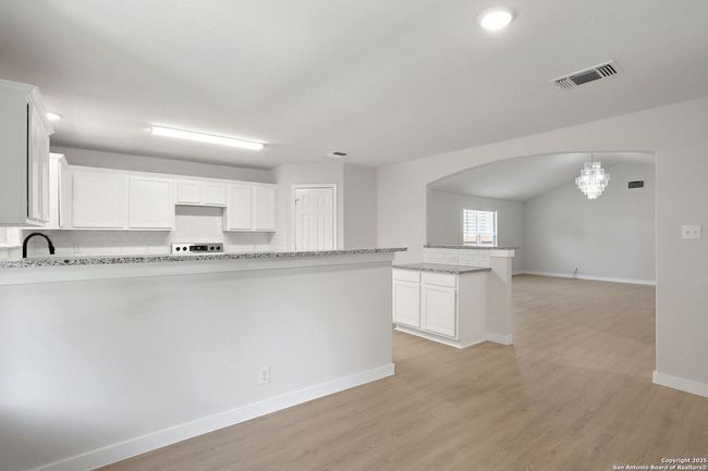 9814 Shawnee Blf, House other with 4 bedrooms, 2 bathrooms and null parking in Converse TX | Image 10