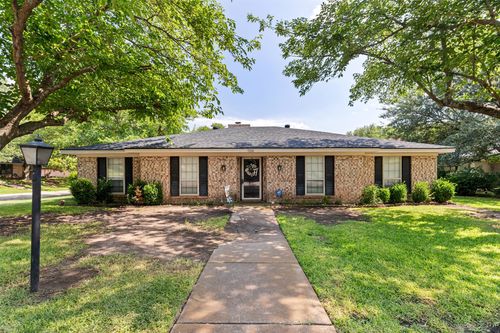 7251 Valley Dale Ct, Benbrook, TX, 76116-9218 | Card Image