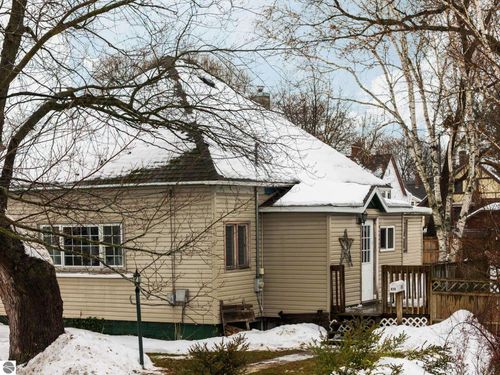 826 1st Ave, Cadillac, MI, 49601-1302 | Card Image