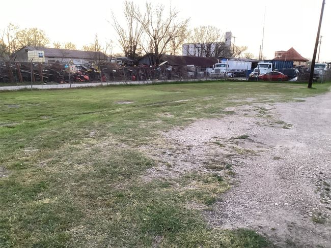 View of yard | Image 6