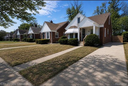 19351 Plainview Ave, Detroit, MI, 48219-2733 | Card Image
