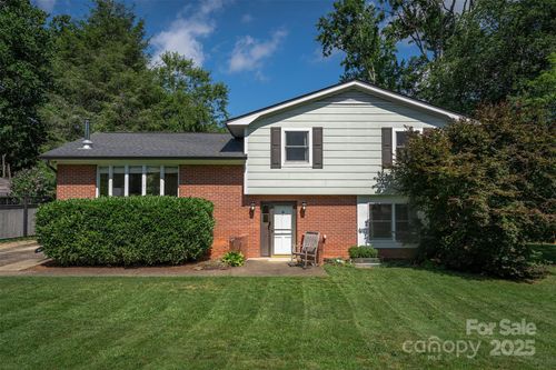 300 Donnybrook Dr, Asheville, NC, 28806-9518 | Card Image