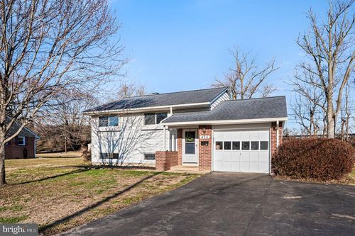 435 Chesterfield Dr, DOWNINGTOWN, PA, 19335-2301 | Card Image