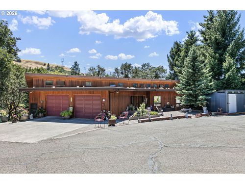 375 Acorn Dr, Roseburg, OR, 97470-9873 | Card Image