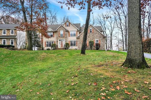 138 W Crestlyn Dr, YORK, PA, 17402-5072 | Card Image