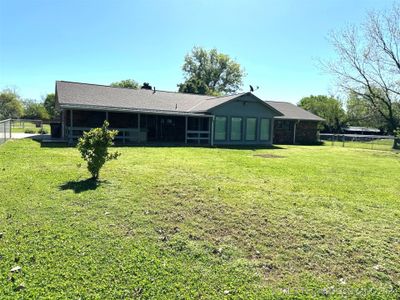 1815 N 5th Street, House other with 3 bedrooms, 2 bathrooms and null parking in Henryetta OK | Image 2