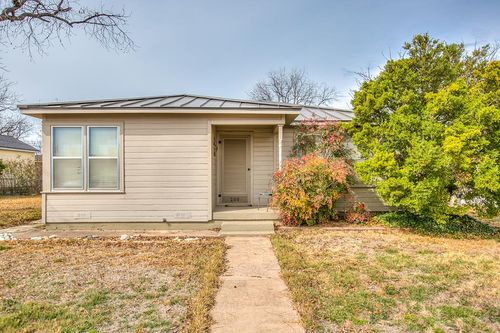 200 Sharp Ave, Ballinger, TX, 76821-4226 | Card Image