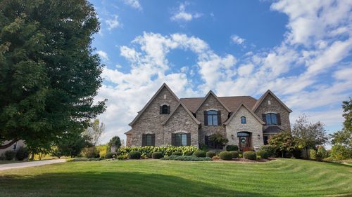 7542 Thornhill Ct, Yorkville, IL, 60560-9033 | Card Image