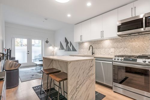 146-545 E 2nd St, North Vancouver, BC, V7L | Card Image