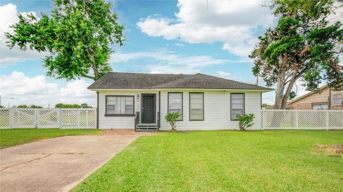 1805 N Avenue Q, Freeport, TX, 77541-3711 | Card Image