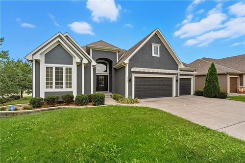 1052 Sw Argyl St, Lee's Summit, MO, 64081-7808 | Card Image