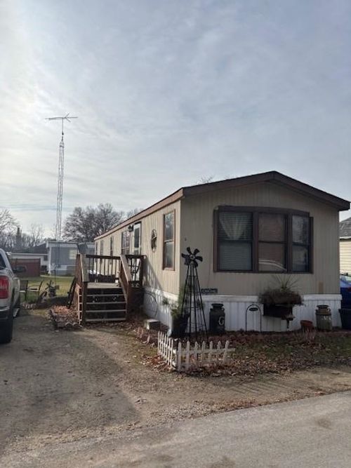 trlr-8-330 N Fulton St, PRINCETON, WI, 54968-9000 | Card Image