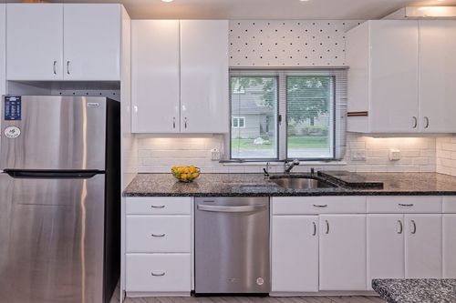 1-1 Astra, Wayland, MA, 01778-3901 | Card Image