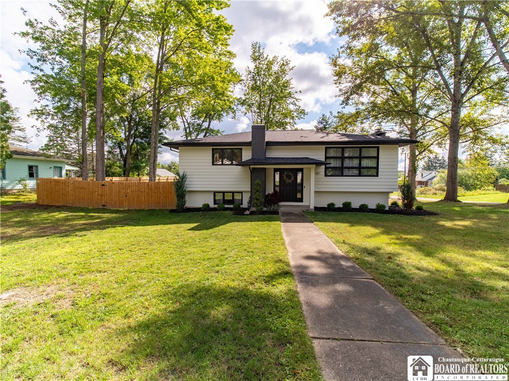 Ivy St, Jamestown, NY 14701