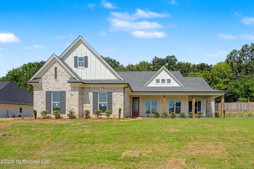 1683 Baisley Dr, Nesbit, MS, 38651-1052 | Card Image