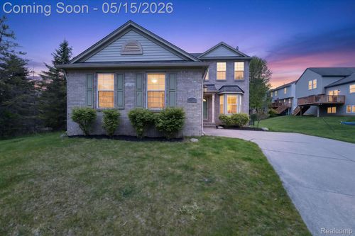 809 Canyon Creek Dr, Holly, MI, 48442-1560 | Card Image