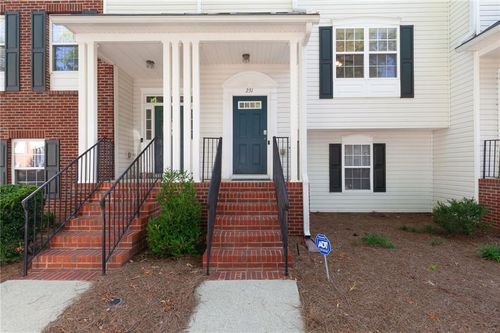 231 Village Square Dr, Woodstock, GA, 30188-7031 | Card Image