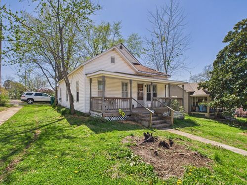 412 N Center St, Willow Springs, MO, 65793-1334 | Card Image